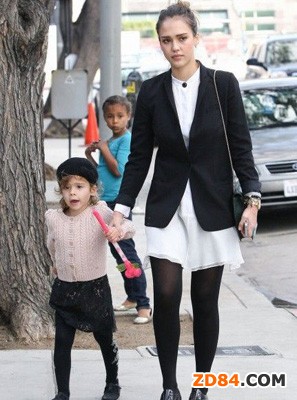 ��к�ɫ�b �������R�]���^������