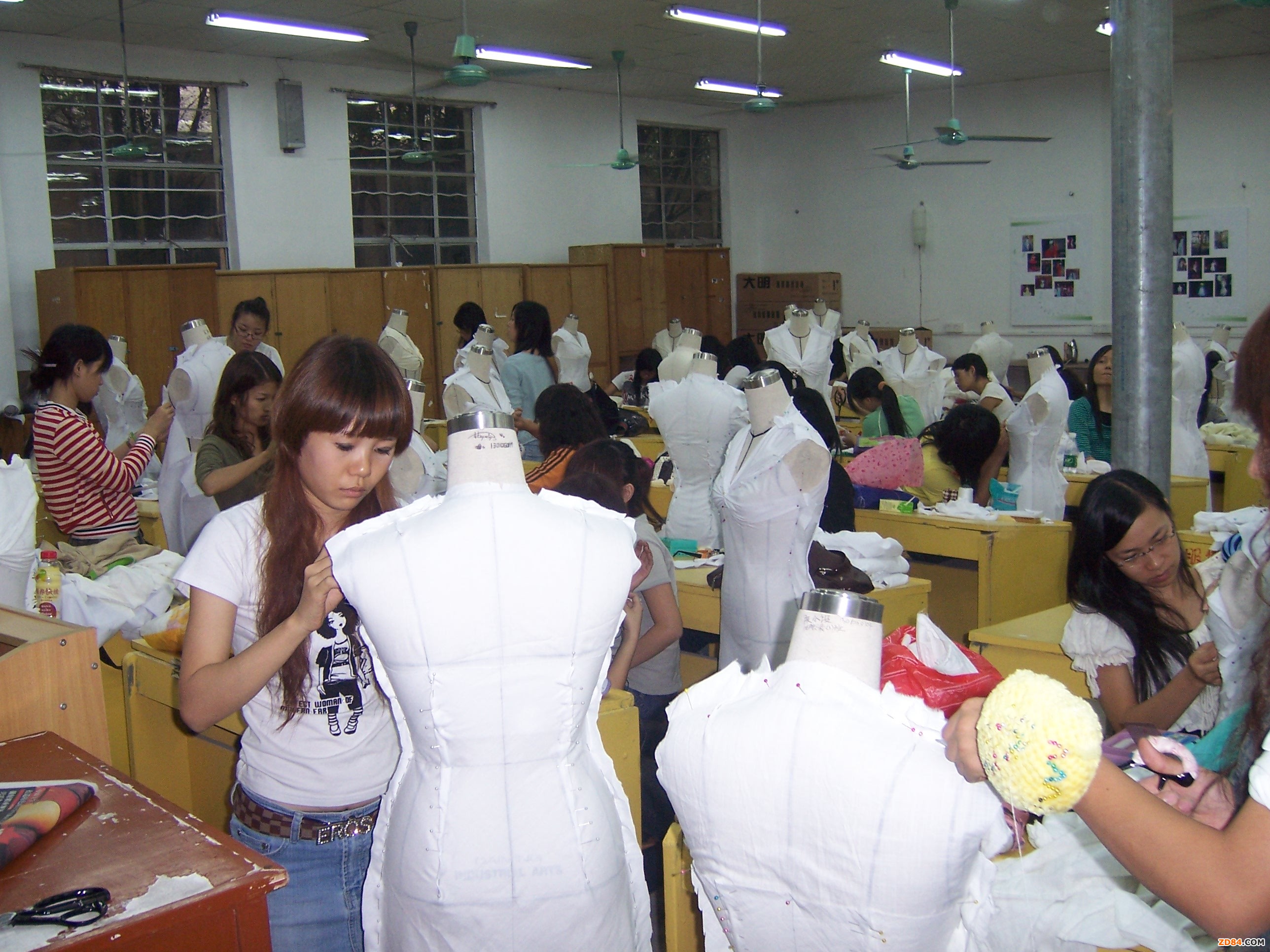 �����Q(m��o)�����䣺�������b�ИI(y��)�h(hu��n)���L(f��ng)�U(xi��n)����