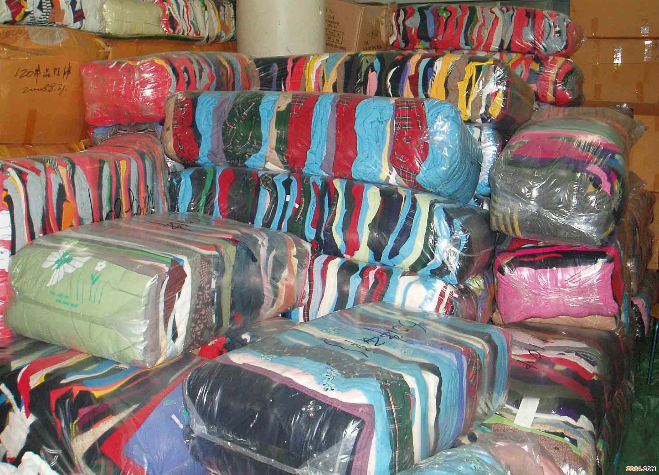 高溫持續(xù)春裝難銷(xiāo) 長(zhǎng)三角服裝批發(fā)市場(chǎng)陷入庫(kù)存危機(jī)