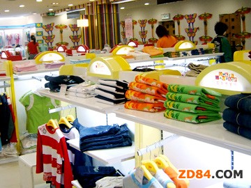 上海商場童裝T恤賣出成人服裝價格