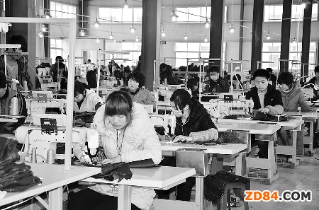 重慶市組合拳助服裝產(chǎn)業(yè)“輕裝上陣”