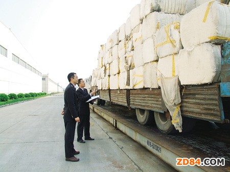 滑準稅配額延發(fā)致棉花積壓港口 棉花價格接近腰斬