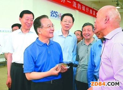 溫家寶:經(jīng)濟(jì)下行壓力仍較大要加大預(yù)調(diào)微調(diào)