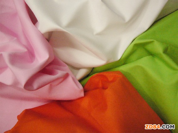 可定制顏色的防水抗風(fēng)府綢織物