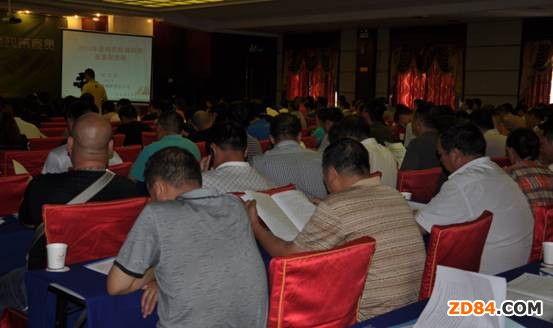 新疆舉辦棉花新國標(biāo)宣貫及顏色級培訓(xùn)班