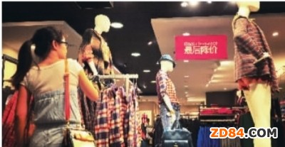 長沙服裝店出現(xiàn)關(guān)門潮 網(wǎng)購團購成主力