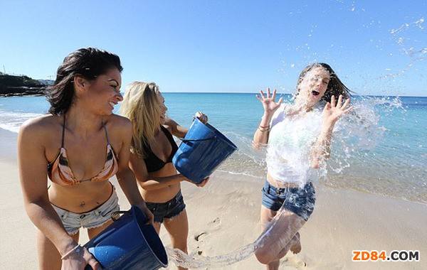 澳大利亞公司研發(fā)防水T恤 純棉面料遇水不濕