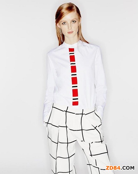 白色襯衫加白色格子長褲