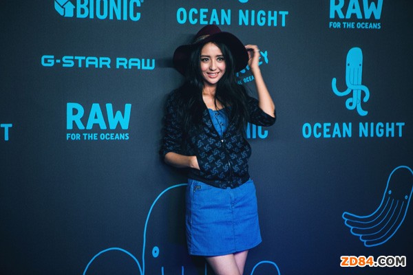 顛覆形象 佟麗婭紐約街拍瀟灑帥氣