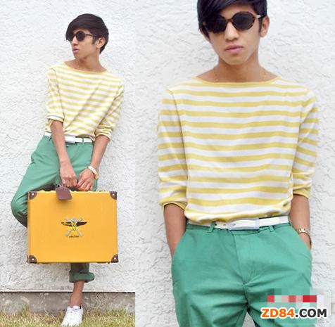 初秋男生怎么搭配亮色衣服