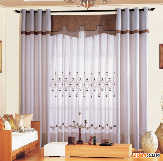 冬季選購厚重窗簾給人溫暖感覺
