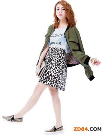 休閑膠底布鞋怎么搭配 讓視覺拉長腿部線條