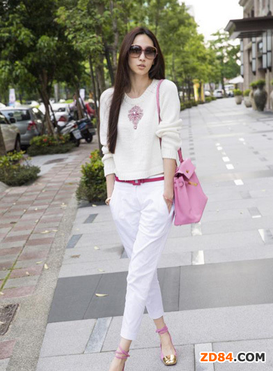 長袖T恤+九分褲 簡約搭配擺脫路人感