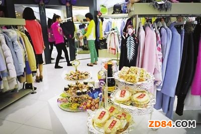 電商強勢沖擊下 實體服裝連鎖店陷關(guān)店潮