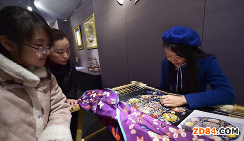 杭州首屆絲綢文化藝術(shù)節(jié)開幕